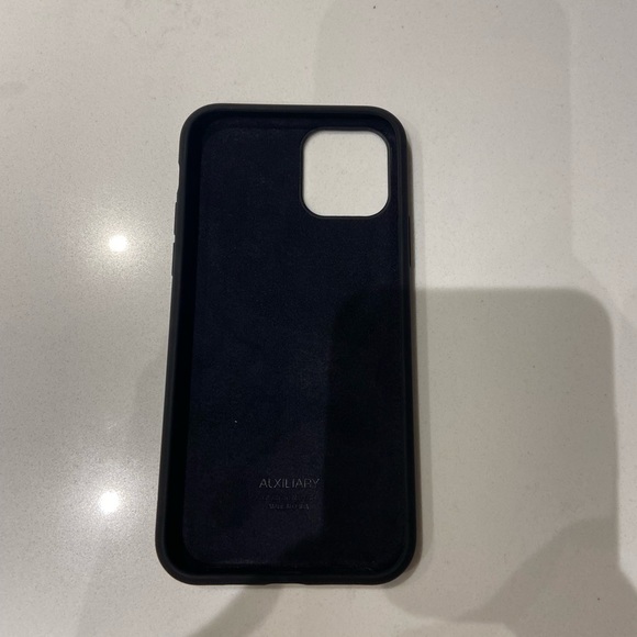 iPhone 11 Black case - Picture 2 of 2